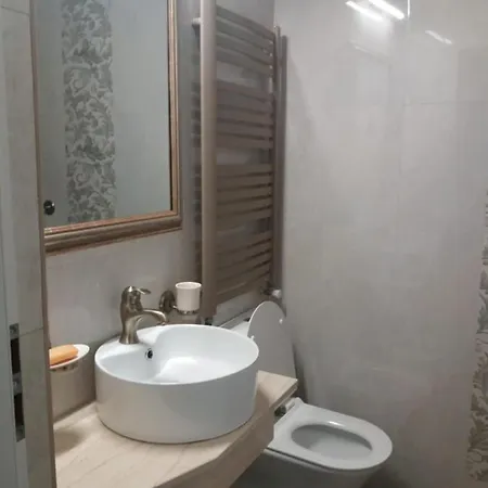 Laura's Place Apartment